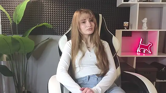 Snapshot of LyriaVespera chatting on February 26, 9:08 am LyriaVespera online show from February 26, 9:08 am