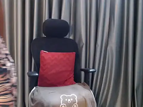 Snapshot of -Micky- chatting on February 28, 2:51 pm -Micky- online show from February 28, 2:51 pm