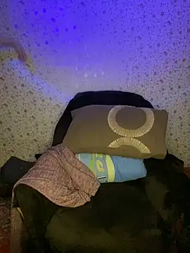 Snapshot of NicollVeys chatting on March 3, 4:24 pm NicollVeys online show from March 3, 4:24 pm