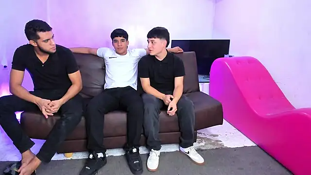 HotThreesoome online show from February 25, 12:37 pm