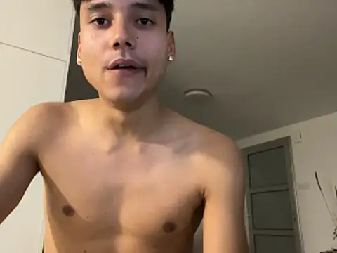 Snapshot of OnlyTyroone chatting on February 15, 7:10 pm OnlyTyroone online show from February 15, 7:10 pm