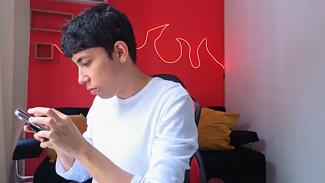 Snapshot of Neo_Twink chatting on April 24, 7:05 pm Neo Twink online show from April 24, 7:05 pm