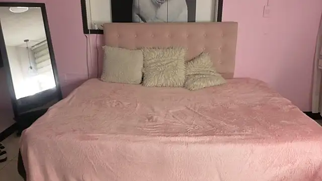 Sara valderrama  online show from July 11, 2:31 pm