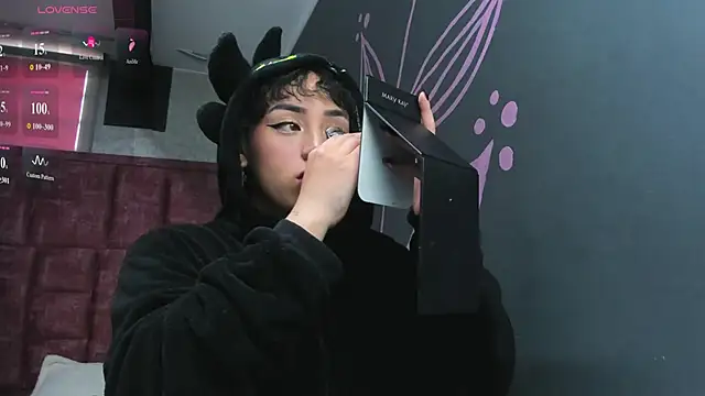 Kiara Fox   online show from February 19, 8:38 pm