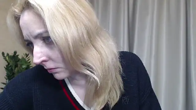 Snapshot of sweetpussy chatting on April 25, 3:31 pm sweetpussy online show from April 25, 3:31 pm