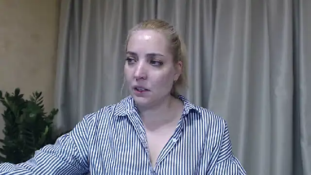 Snapshot of sweetpussy chatting on May 8, 3:50 pm sweetpussy online show from May 8, 3:50 pm