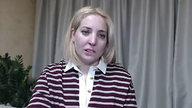 Snapshot of sweetpussy chatting on May 13, 4:37 pm sweetpussy online show from May 13, 4:37 pm