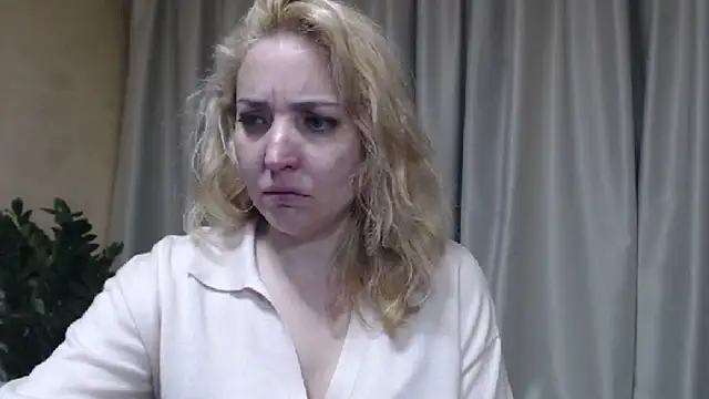 Snapshot of sweetpussy chatting on May 17, 5:09 pm sweetpussy online show from May 17, 5:09 pm