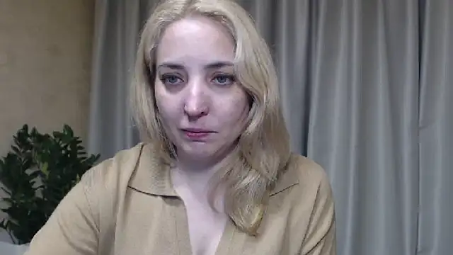 Snapshot of sweetpussy chatting on May 29, 5:11 pm sweetpussy online show from May 29, 5:11 pm