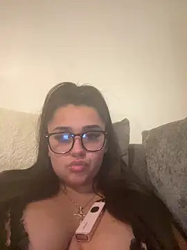 Wild Busty Niyah XX online show from March 6, 9:44 pm