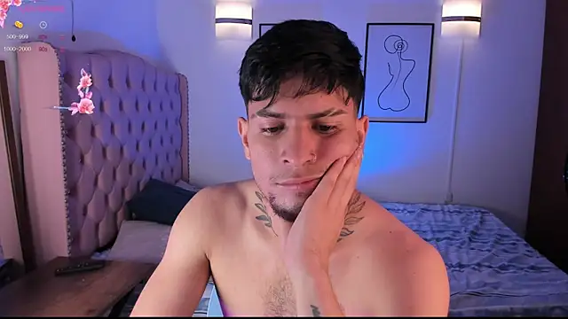 Snapshot of vaalentiino chatting on February 21, 10:11 pm vaalentiino online show from February 21, 10:11 pm