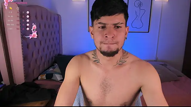 Snapshot of vaalentiino chatting on February 25, 7:45 pm vaalentiino online show from February 25, 7:45 pm