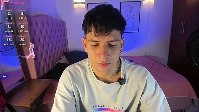 vaalentiino online show from March 30, 6:42 pm