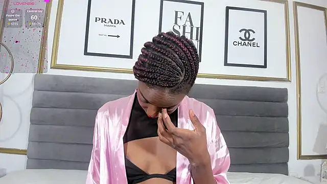 Snapshot of Ririblonde1 chatting on December 21, 12:34 pm Ririblonde1 online show from December 21, 12:34 pm