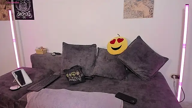Snapshot of little__ammy chatting on April 21, 12:12 am little ammy online show from April 21, 12:12 am