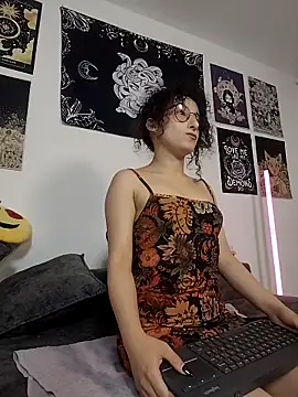 Snapshot of little__ammy chatting on April 21, 2:51 am little ammy online show from April 21, 2:51 am
