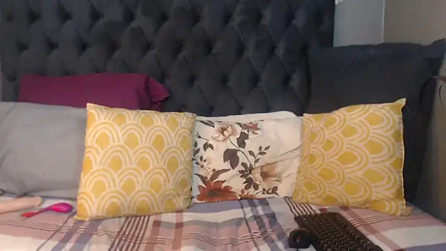 Snapshot of BasellBlue chatting on February 8, 2:31 pm BasellBlue online show from February 8, 2:31 pm