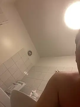 VIP9696 online show from March 3, 9:10 pm