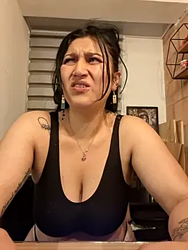 Snapshot of Magenta_Moon chatting on May 2, 12:48 am Magenta Moon online show from May 2, 12:48 am