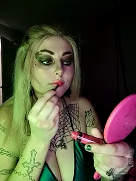 Snapshot of SpiderRose chatting on February 10, 11:31 pm SpiderRose online show from February 10, 11:31 pm