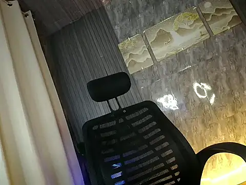 Snapshot of shadow-goddess chatting on June 20, 12:58 am shadow-goddess online show from June 20, 12:58 am