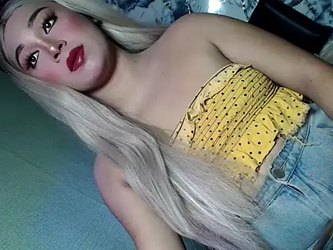 Snapshot of shadow-goddess chatting on July 19, 11:36 am shadow-goddess online show from July 19, 11:36 am