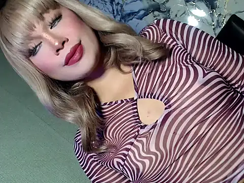 Snapshot of shadow-goddess chatting on July 23, 11:35 pm shadow-goddess online show from July 23, 11:35 pm