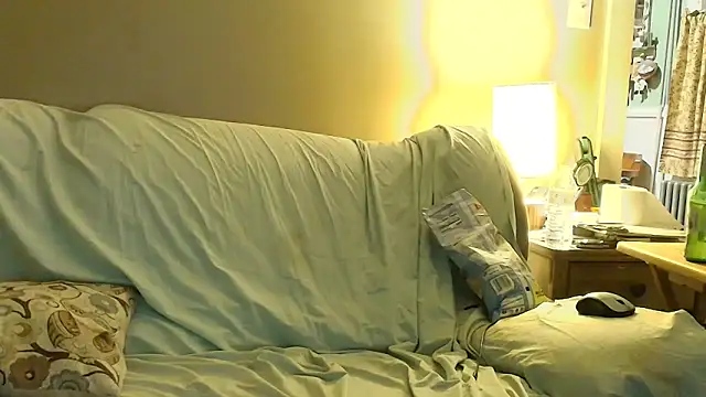 Snapshot of blondebombshell4343 chatting on December 17, 11:11 pm blondebombshell4343 online show from December 17, 11:11 pm