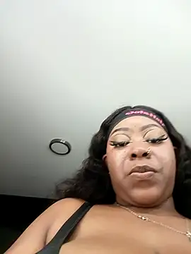 Snapshot of TriexiMars chatting on February 21, 12:44 am TriexiMars online show from February 21, 12:44 am