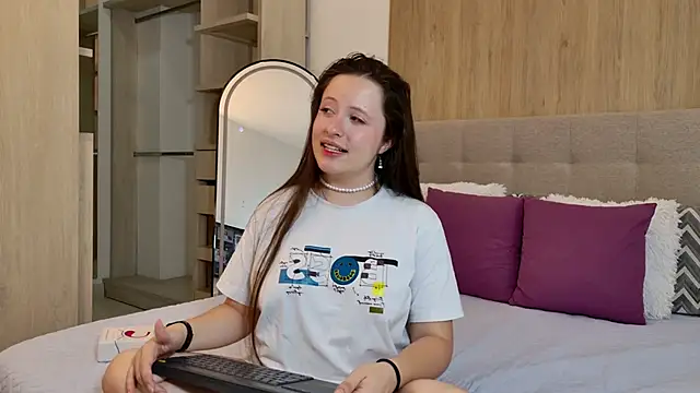 BellaFlecher online show from March 9, 1:26 pm