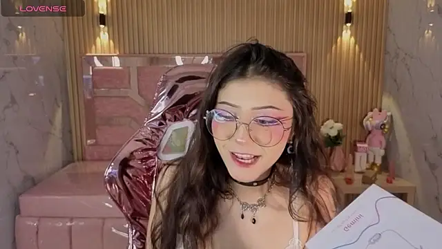 miss devil s online show from April 15, 3:13 am