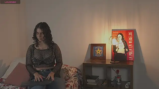 Snapshot of Estefania_Velez chatting on February 17, 2:30 am Estefania Velez online show from February 17, 2:30 am