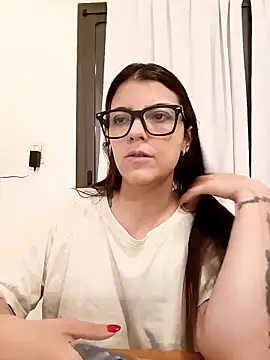 Snapshot of lililovexx chatting on February 2, 1:15 am lililovexx online show from February 2, 1:15 am