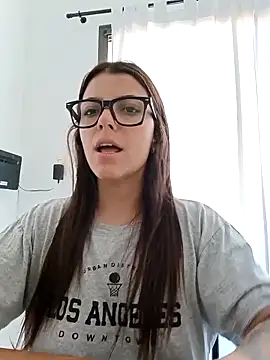 Snapshot of lililovexx chatting on February 17, 1:29 pm lililovexx online show from February 17, 1:29 pm