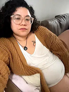 Snapshot of VanesssaMilf_ chatting on February 9, 3:49 pm VanesssaMilf online show from February 9, 3:49 pm