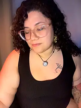 Snapshot of VanesssaMilf_ chatting on April 18, 4:16 am VanesssaMilf online show from April 18, 4:16 am