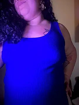 Snapshot of VanesssaMilf_ chatting on April 19, 10:45 pm VanesssaMilf online show from April 19, 10:45 pm