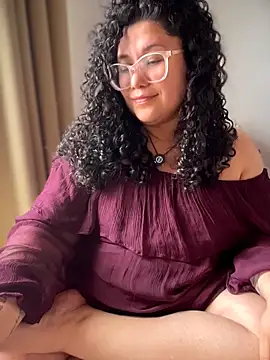 Snapshot of VanesssaMilf_ chatting on April 21, 8:55 pm VanesssaMilf online show from April 21, 8:55 pm