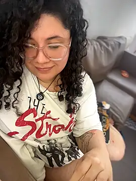 Snapshot of VanesssaMilf_ chatting on April 22, 2:18 pm VanesssaMilf online show from April 22, 2:18 pm