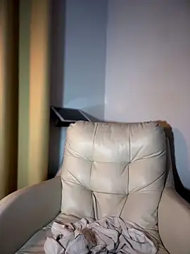 Snapshot of VanesssaMilf_ chatting on April 25, 12:13 am VanesssaMilf online show from April 25, 12:13 am