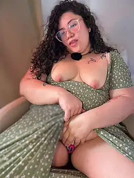 Snapshot of VanesssaMilf_ chatting on May 29, 6:28 pm VanesssaMilf online show from May 29, 6:28 pm