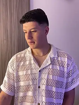 Goldenknight33 online show from February 12, 2:23 pm