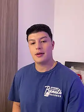 Goldenknight33 online show from April 15, 1:07 pm