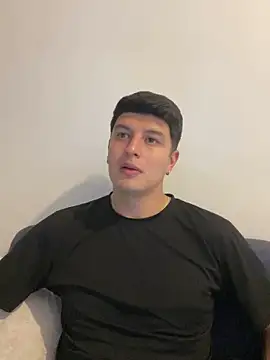 Goldenknight33 online show from April 21, 9:06 pm