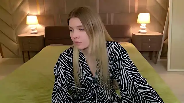 Vivien Hans online show from March 18, 3:42 am