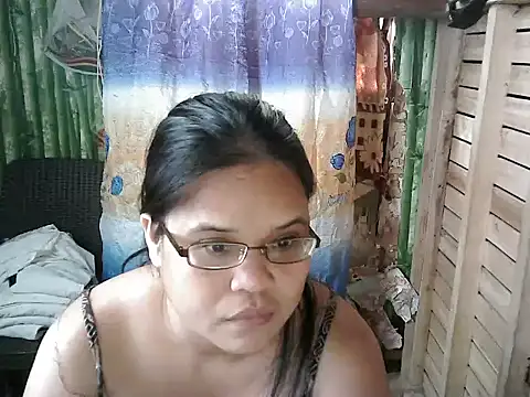 Snapshot of Hotty_babe23 chatting on April 21, 2:37 am Hotty babe23 online show from April 21, 2:37 am