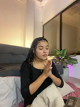 ladulcemary  online show from January 19, 1:04 pm