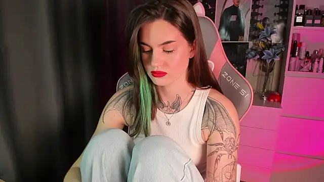 Snapshot of NikkieKitty chatting on March 19, 1:48 pm NikkieKitty online show from March 19, 1:48 pm