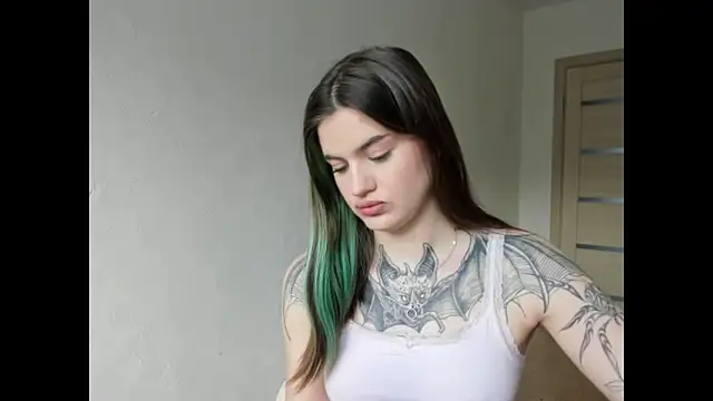 Snapshot of NikkieKitty chatting on April 24, 2:52 pm NikkieKitty online show from April 24, 2:52 pm
