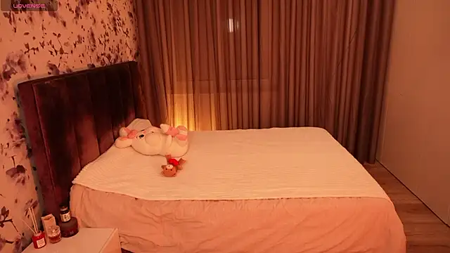 Snapshot of ChloeSpark chatting on February 14, 8:05 pm ChloeSpark online show from February 14, 8:05 pm